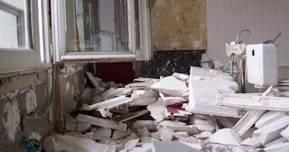 Демонтаж хрущевки в Павлово - удаление старых полов и стен по выгодной цене от 1749 рублей.